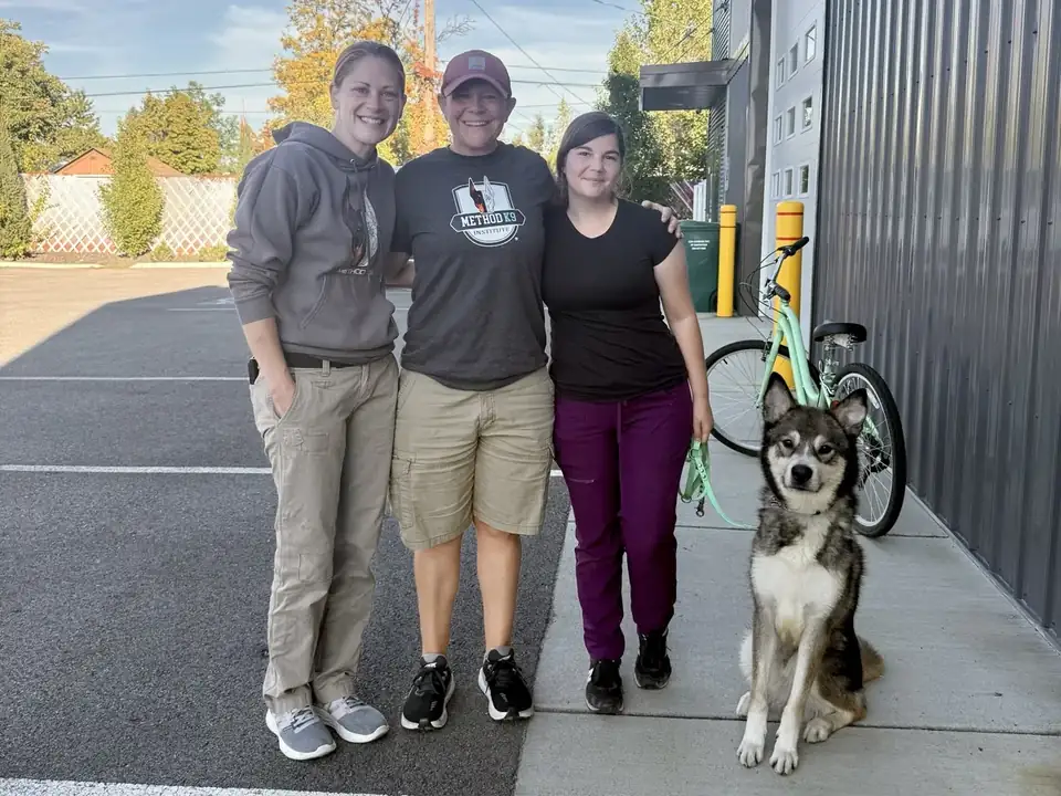 Shayla LaMonica (right) with a husky at the Method K9 2-Day Seminar